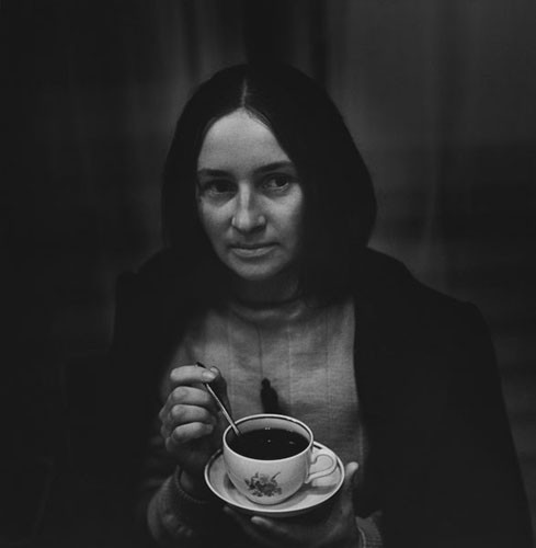 1973_ Portretas su kavos puode